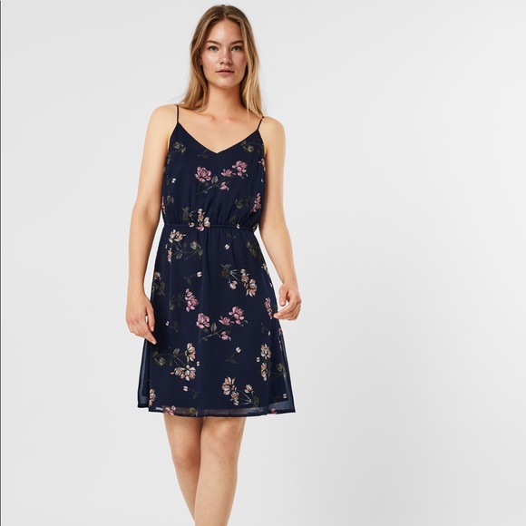 VERO MODA Wonda Floral Mini Dress NWT - Picture 1 of 6